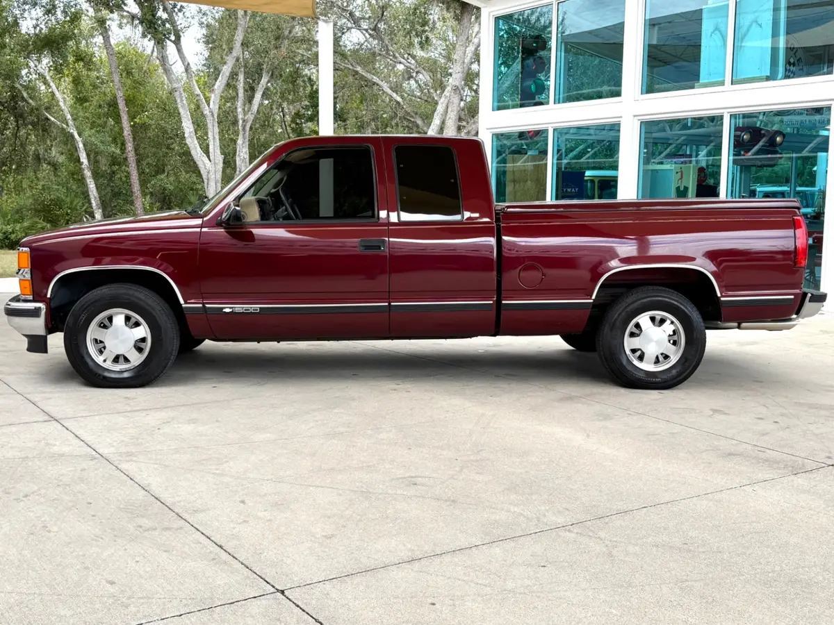 Vehicle photo 10