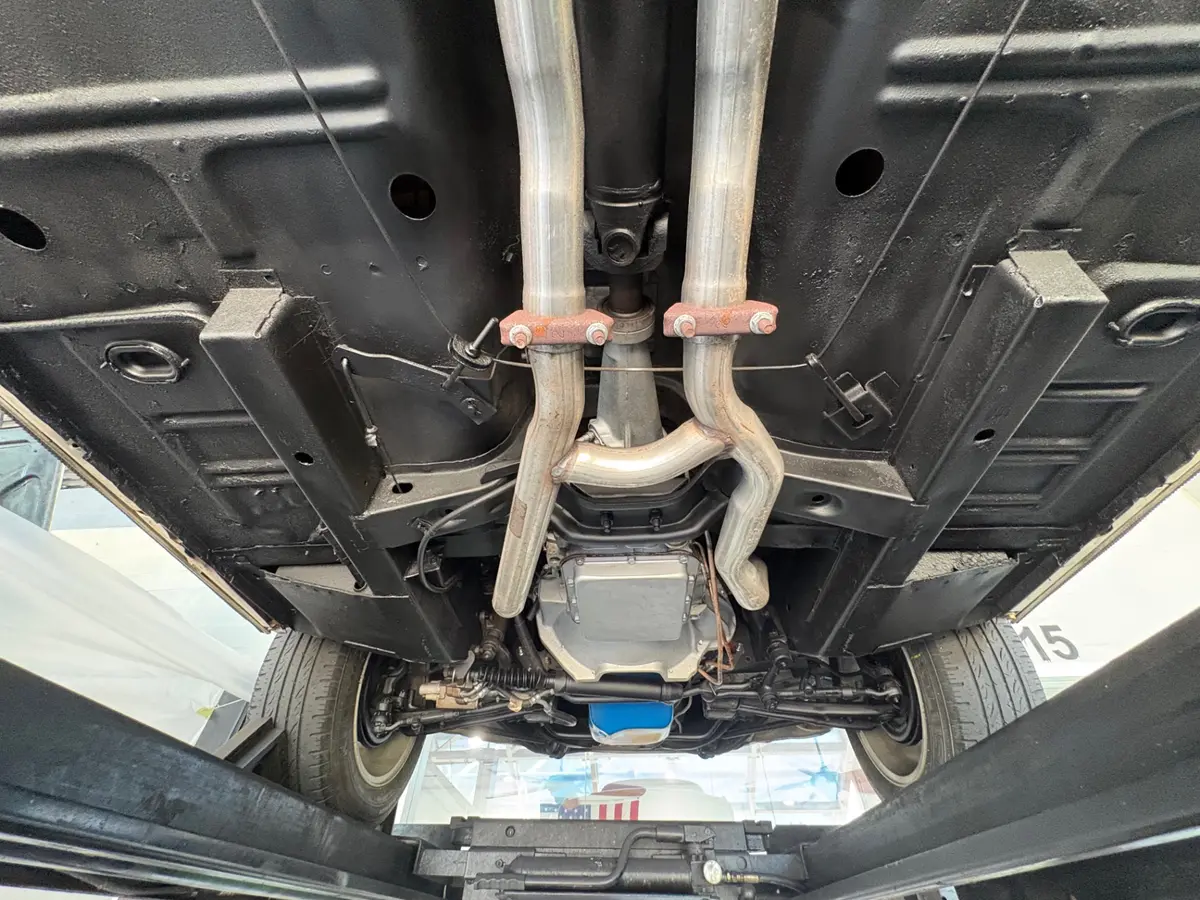 Vehicle photo 46