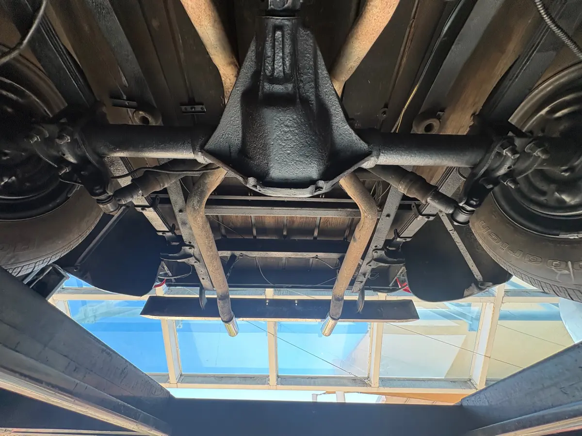 Vehicle photo 54