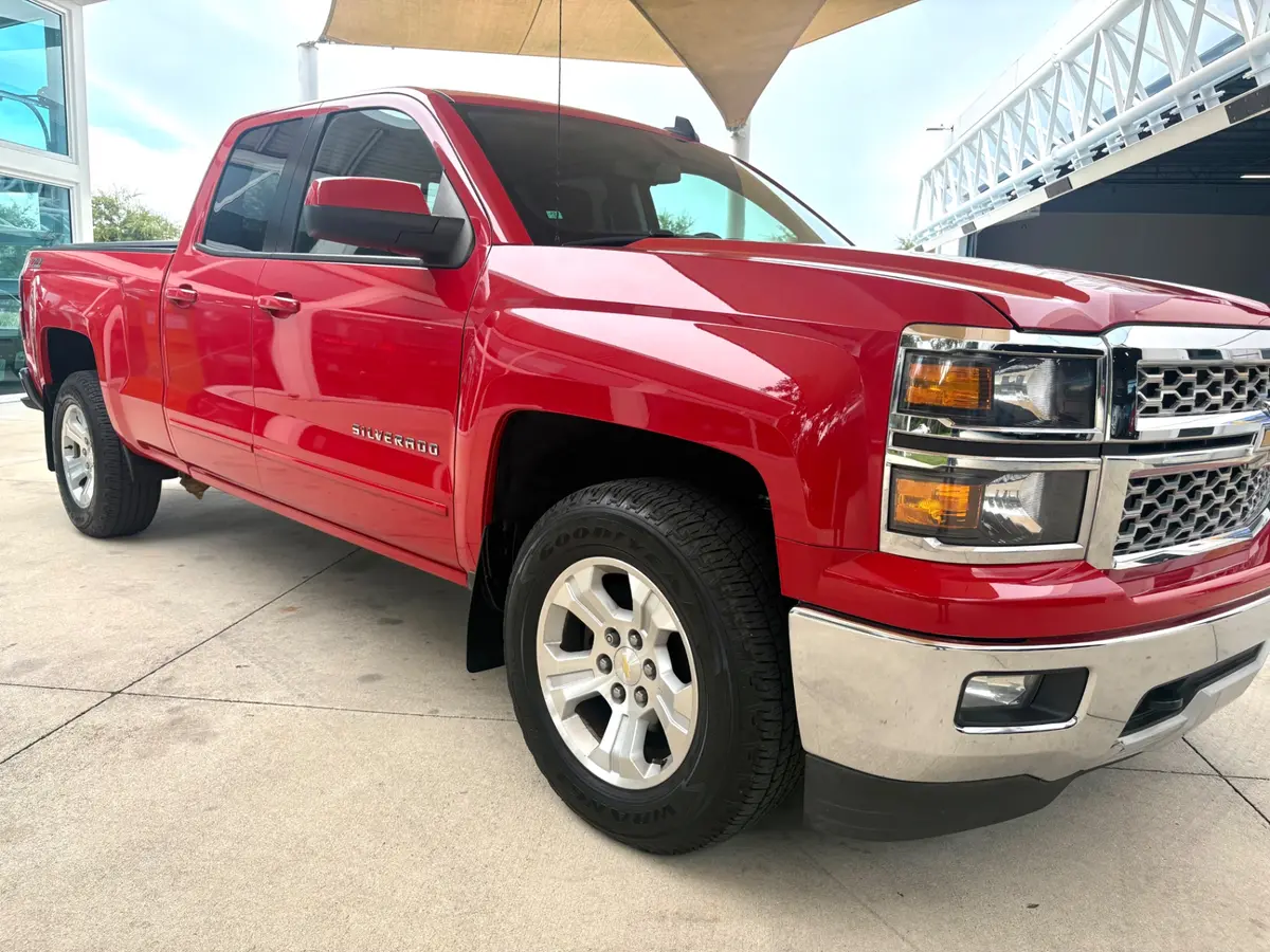 Vehicle photo 19