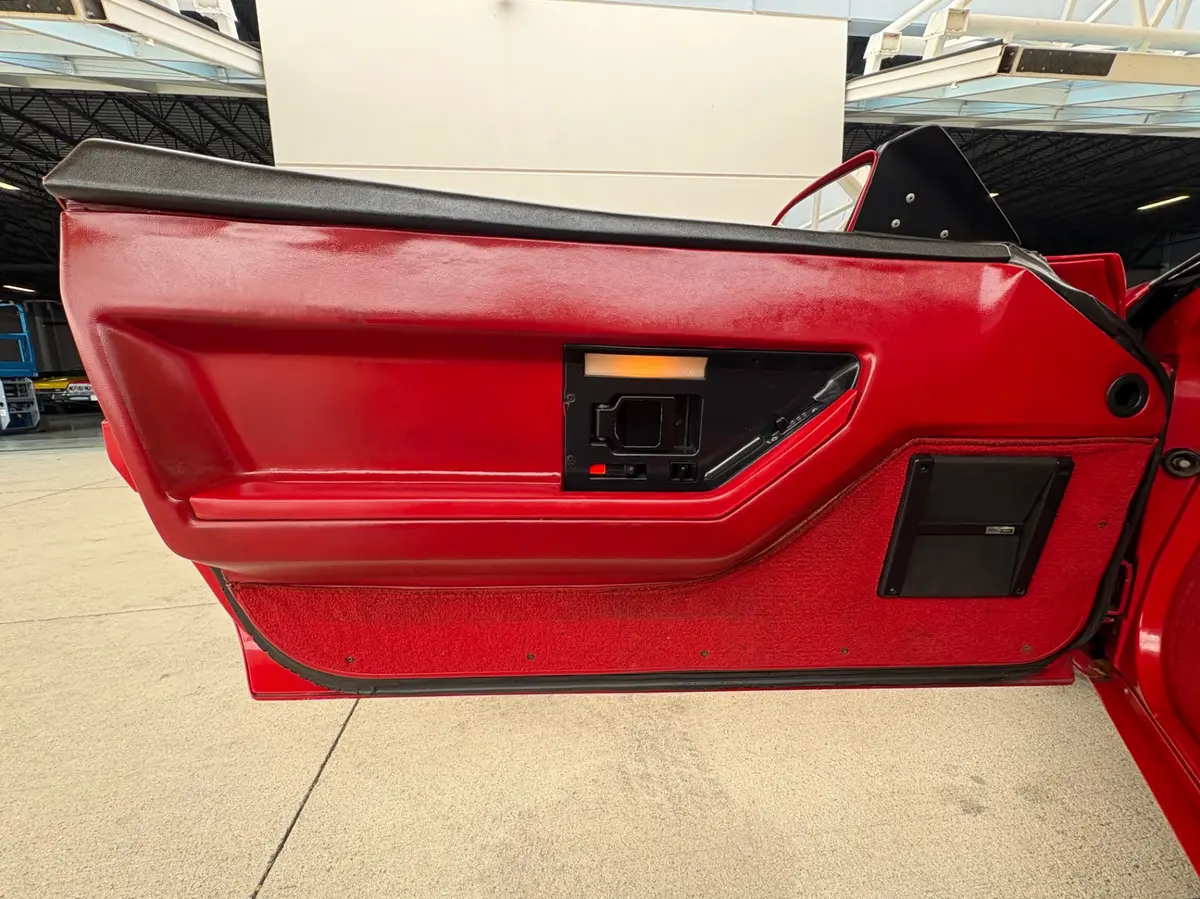 Vehicle photo 32