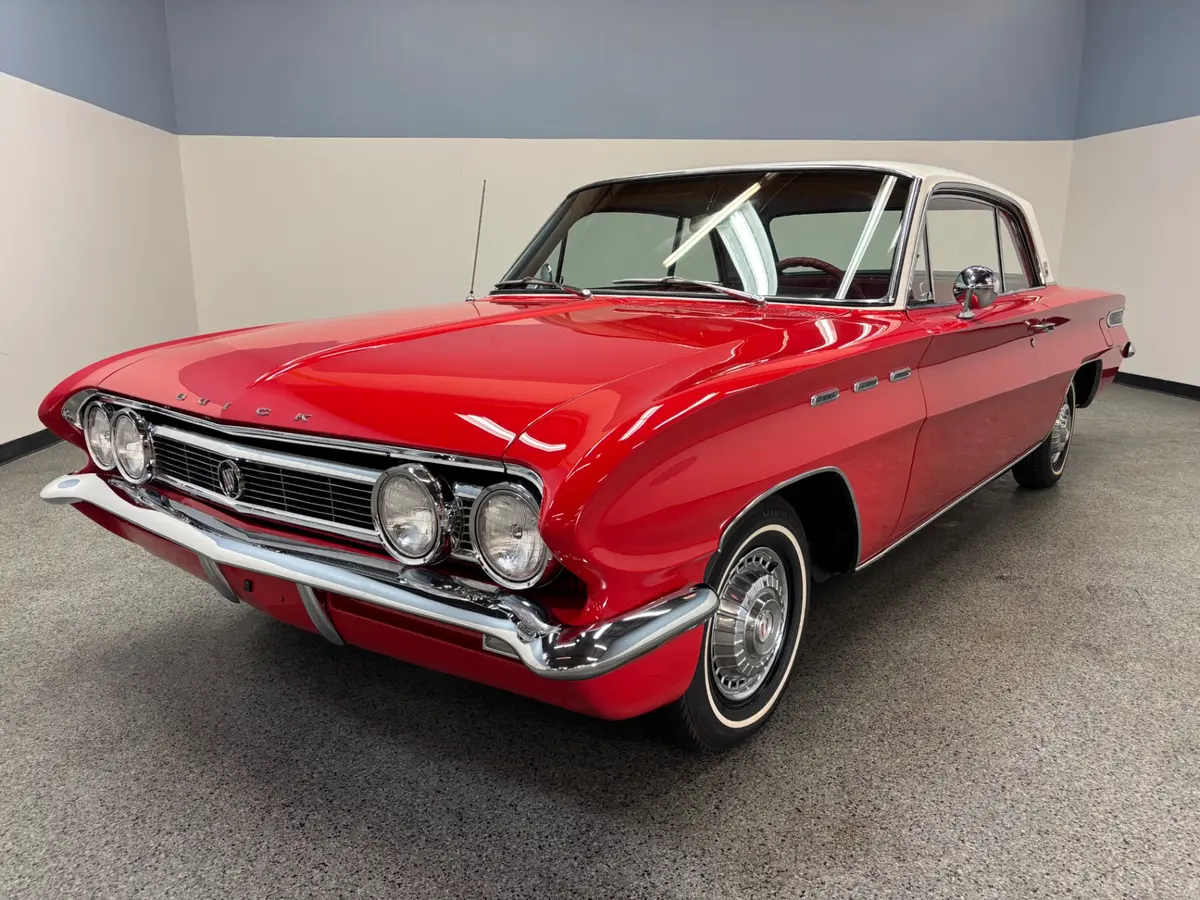 Vehicle photo 3