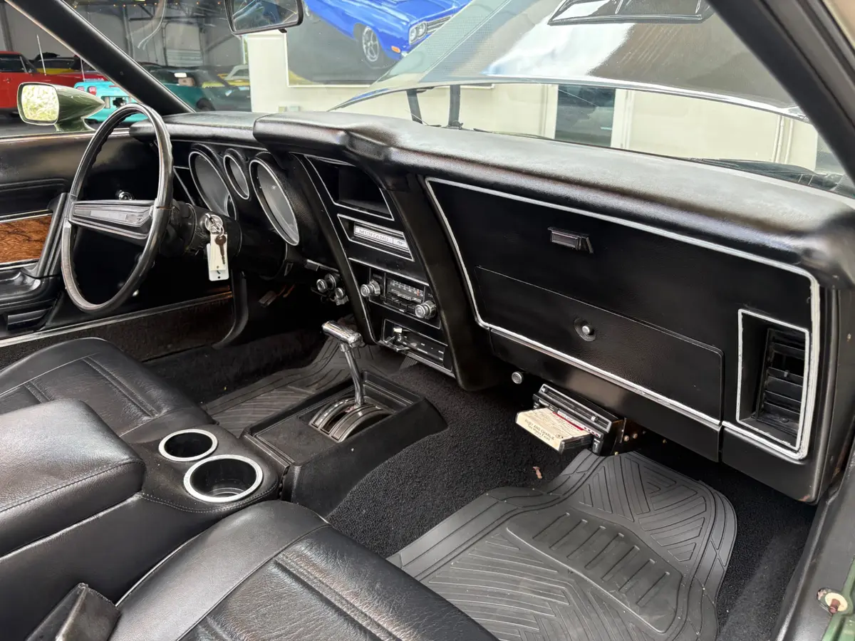 Vehicle photo 42