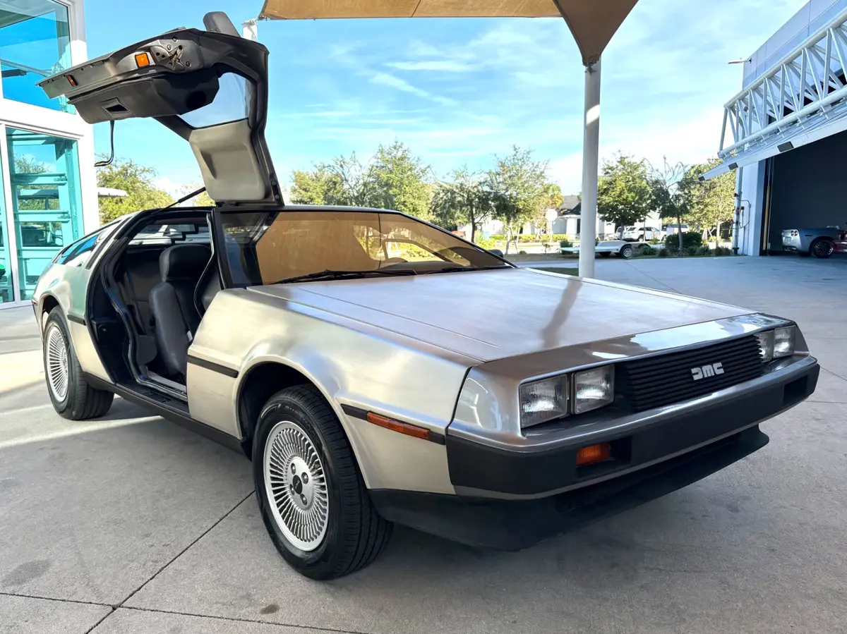 Vehicle photo 25