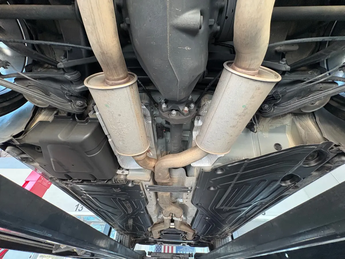 Vehicle photo 52