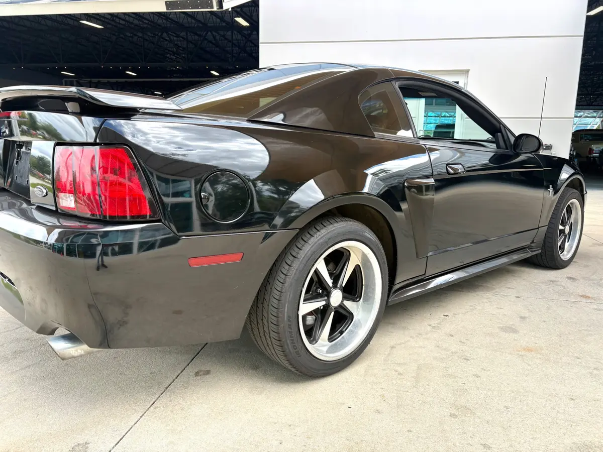 Vehicle photo 16