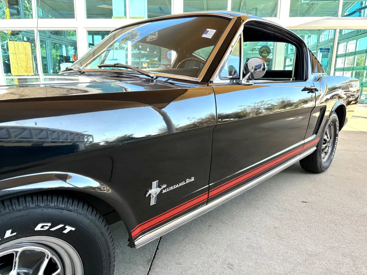 Vehicle photo 14