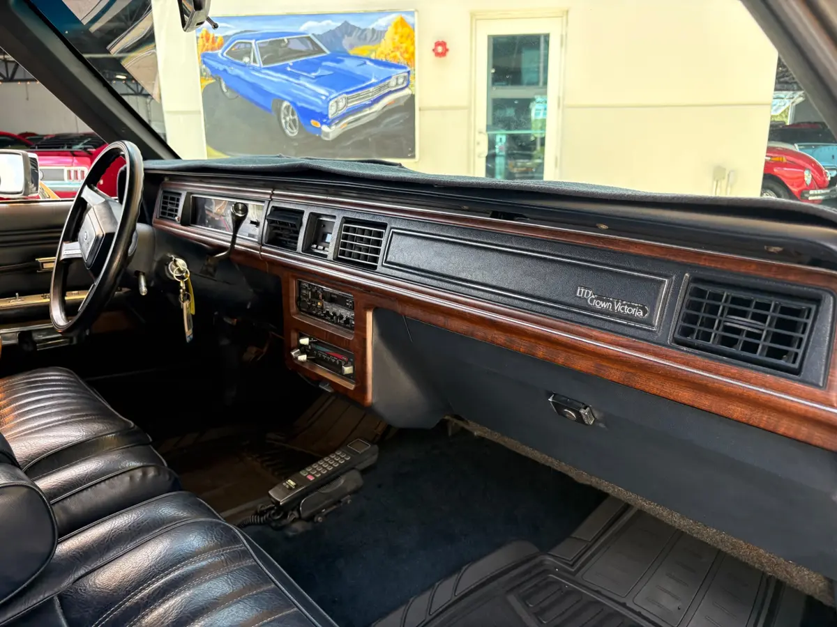 Vehicle photo 46