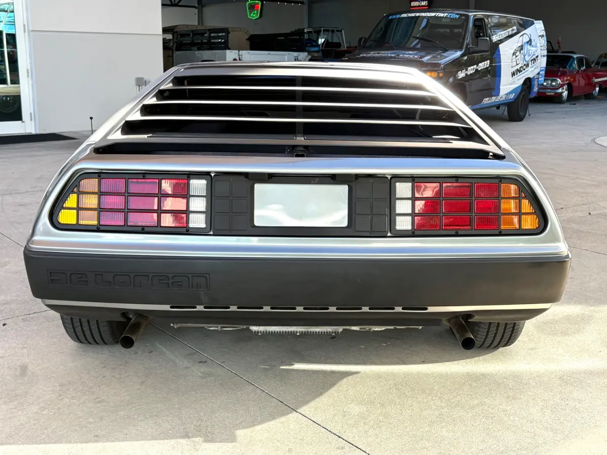 Vehicle photo 7