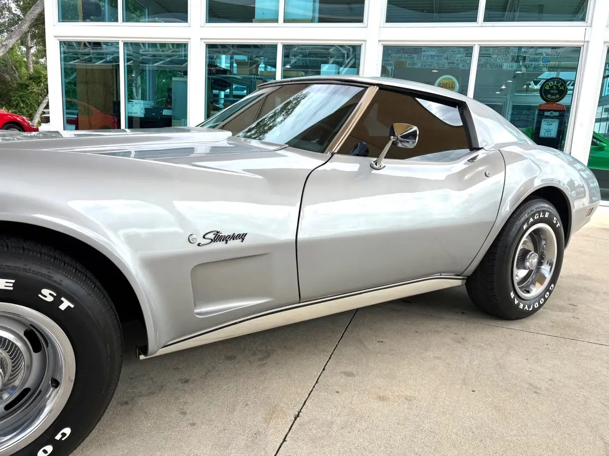Vehicle photo 13