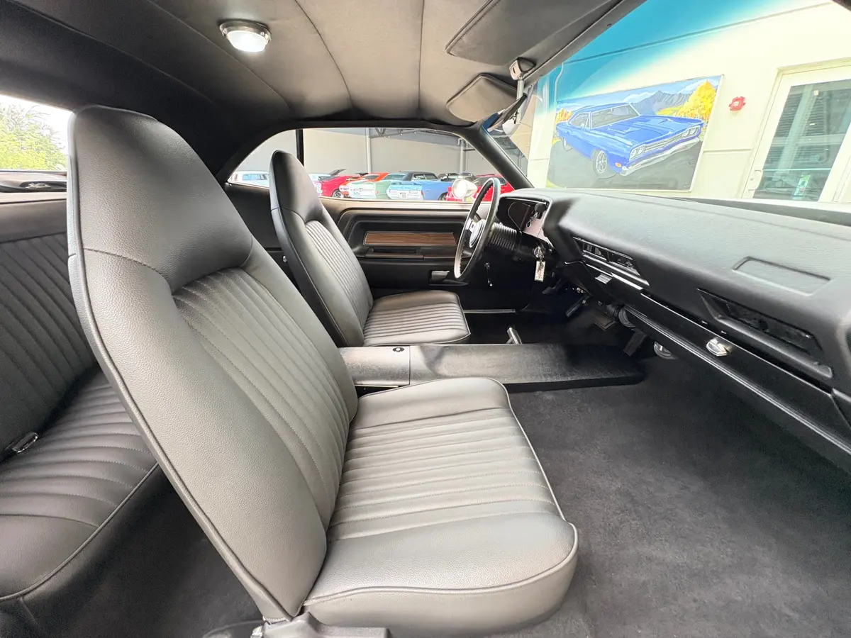 Vehicle photo 45