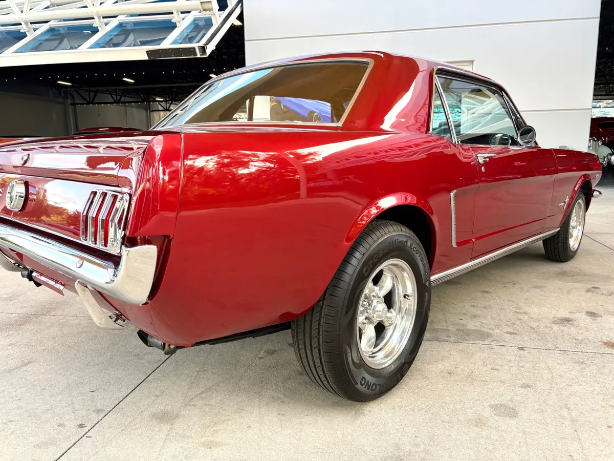 Vehicle photo 17