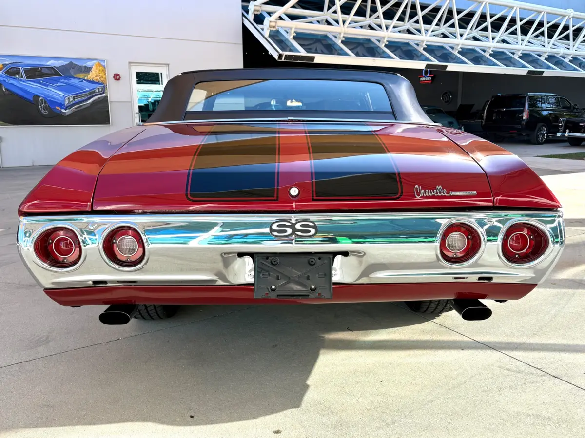 Vehicle photo 24