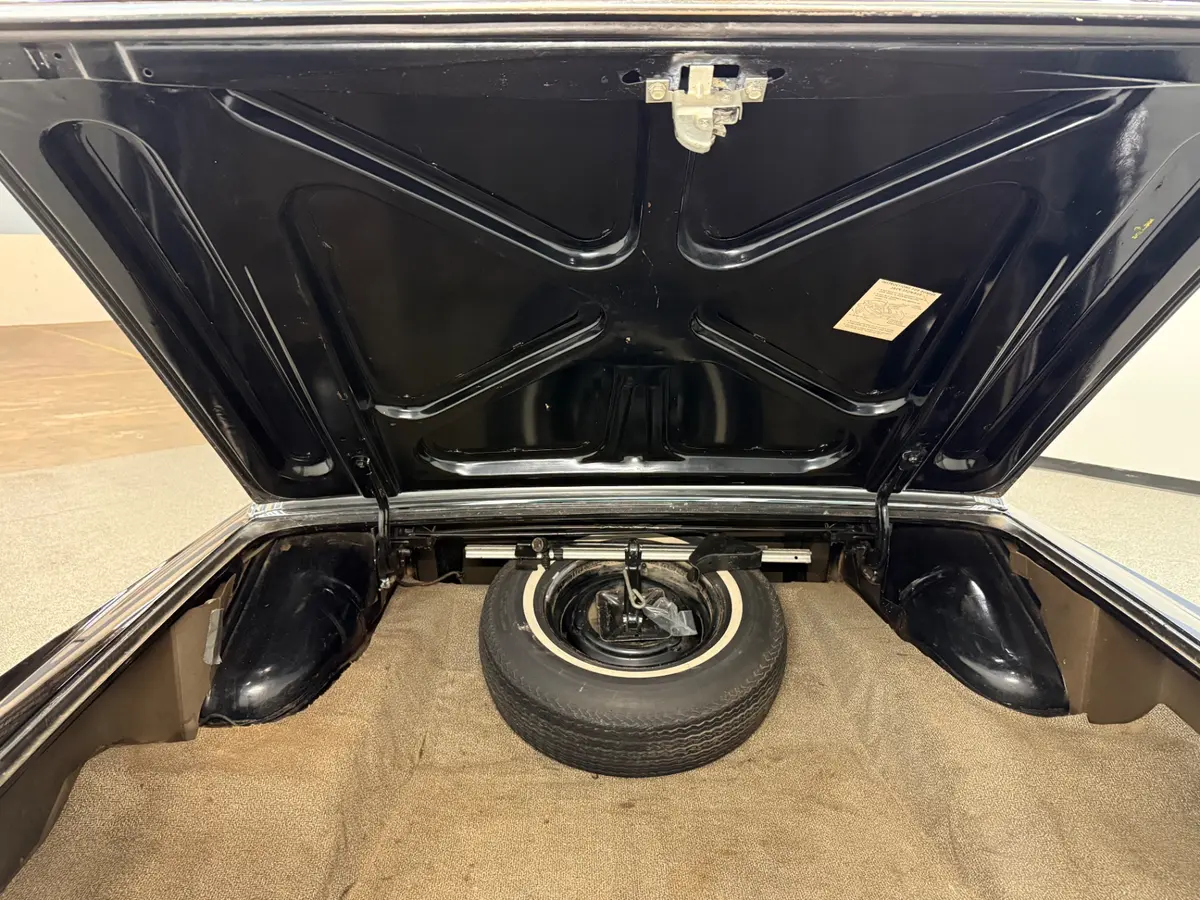 Vehicle photo 29