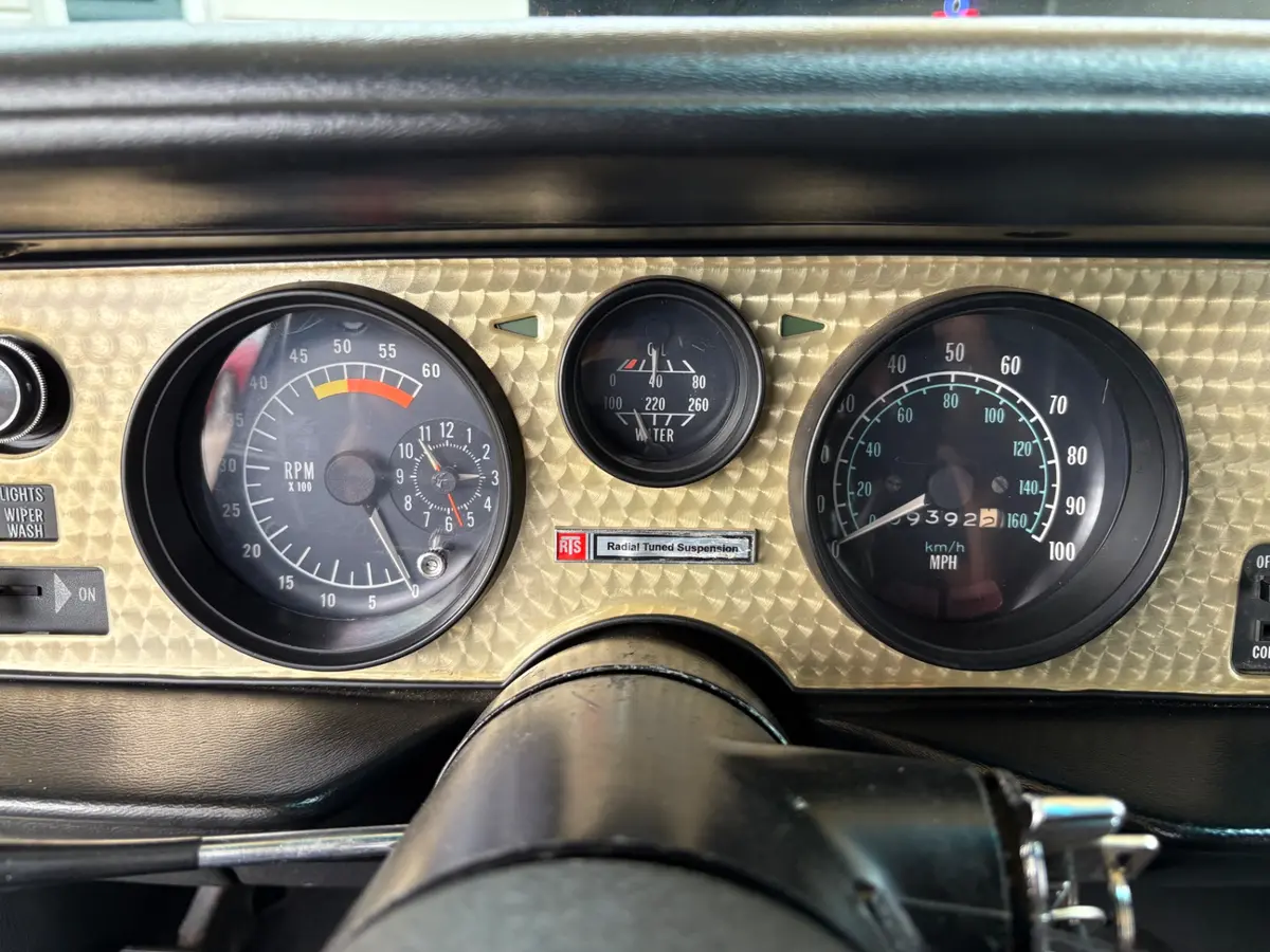Vehicle photo 49