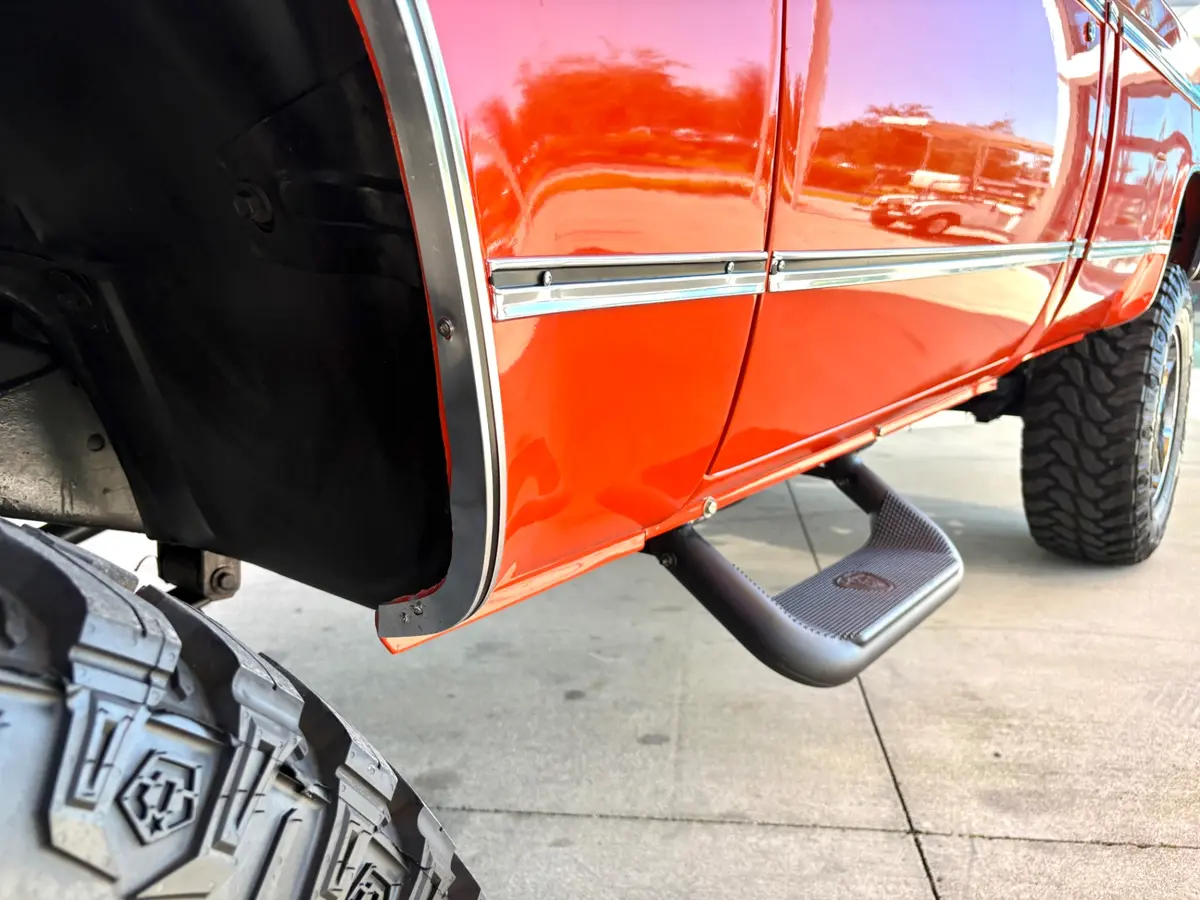 Vehicle photo 24
