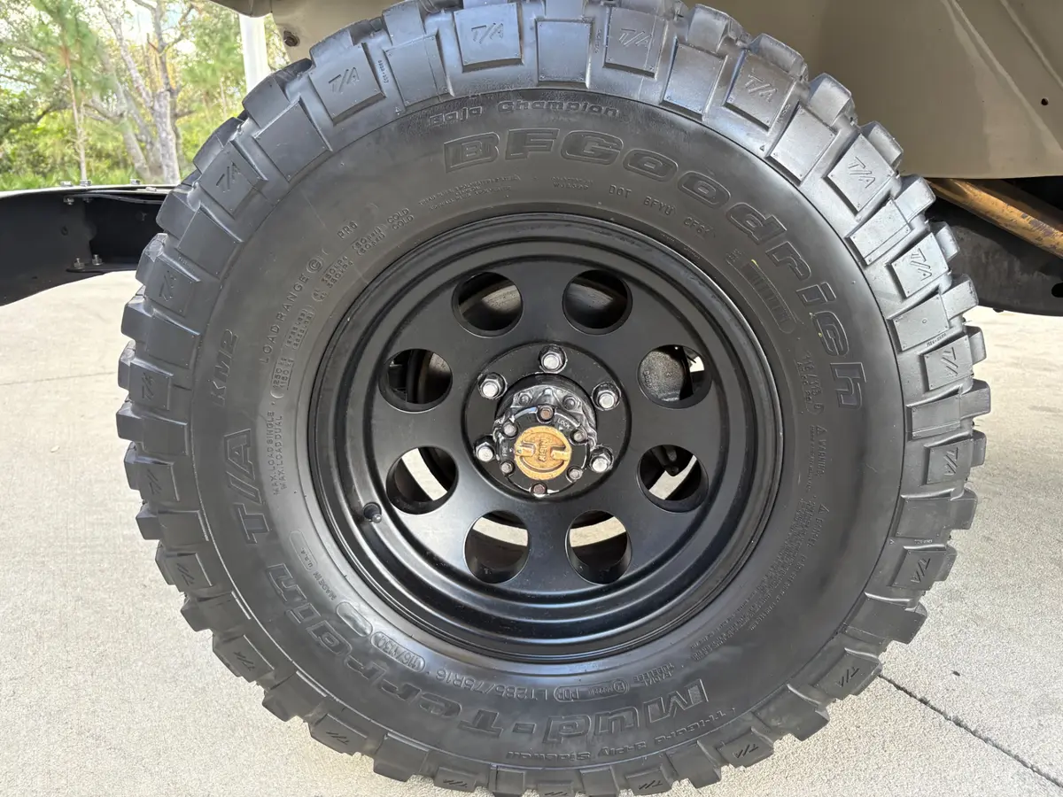 Vehicle photo 21