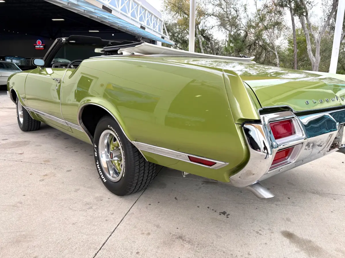 Vehicle photo 15