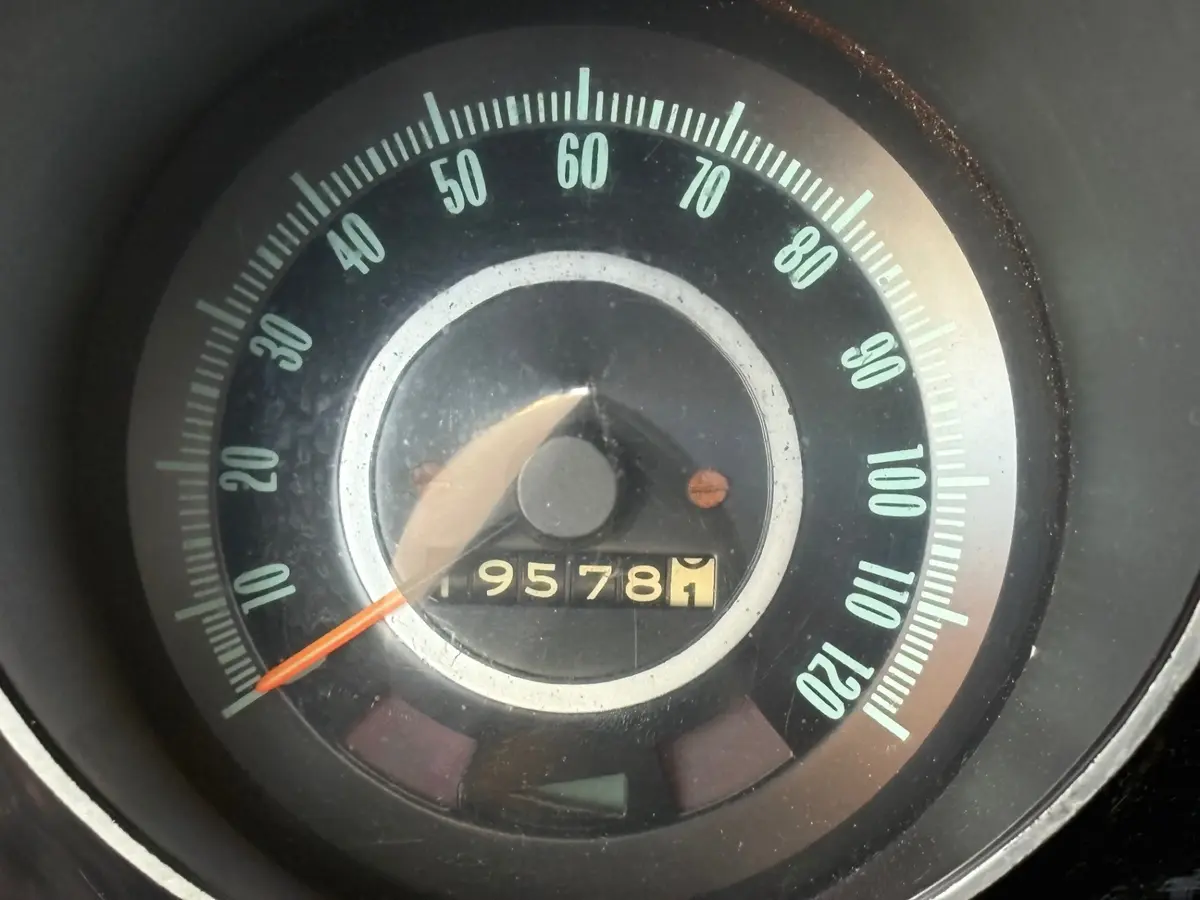 Vehicle photo 25
