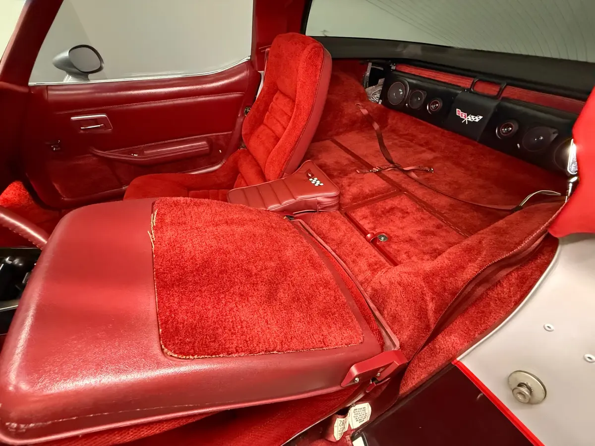 Vehicle photo 28