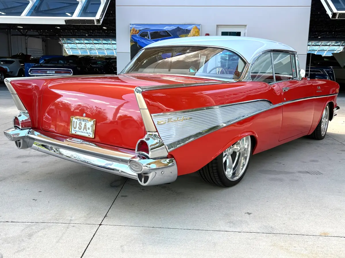 Vehicle photo 5