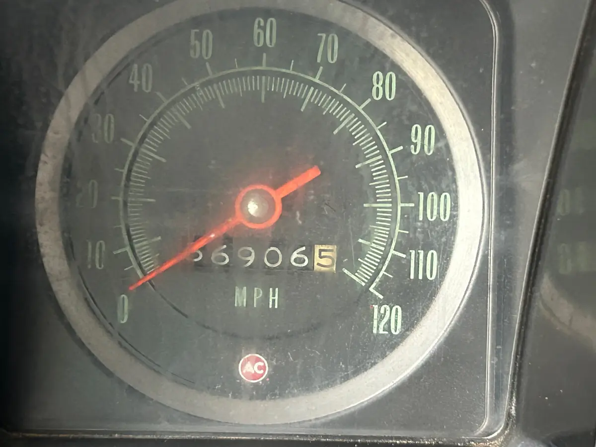 Vehicle photo 25