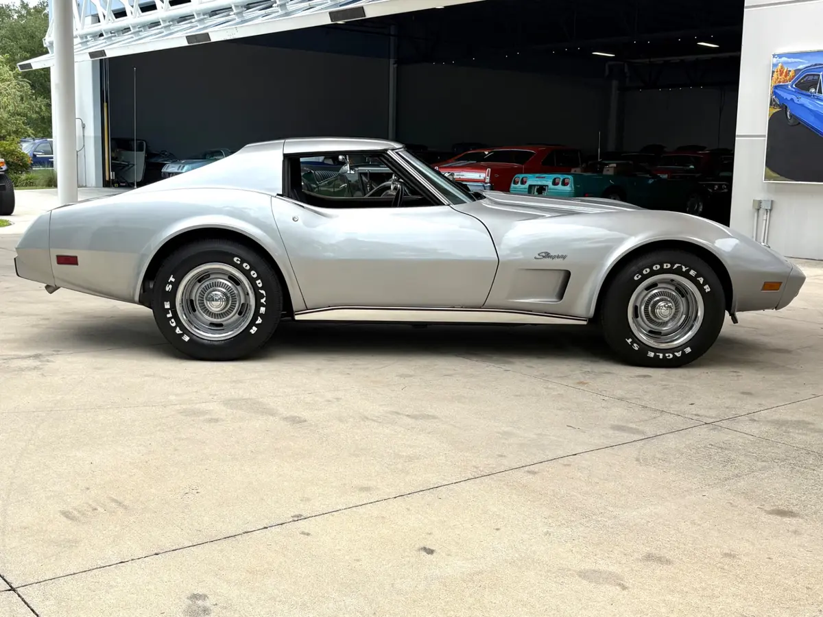 Vehicle photo 5
