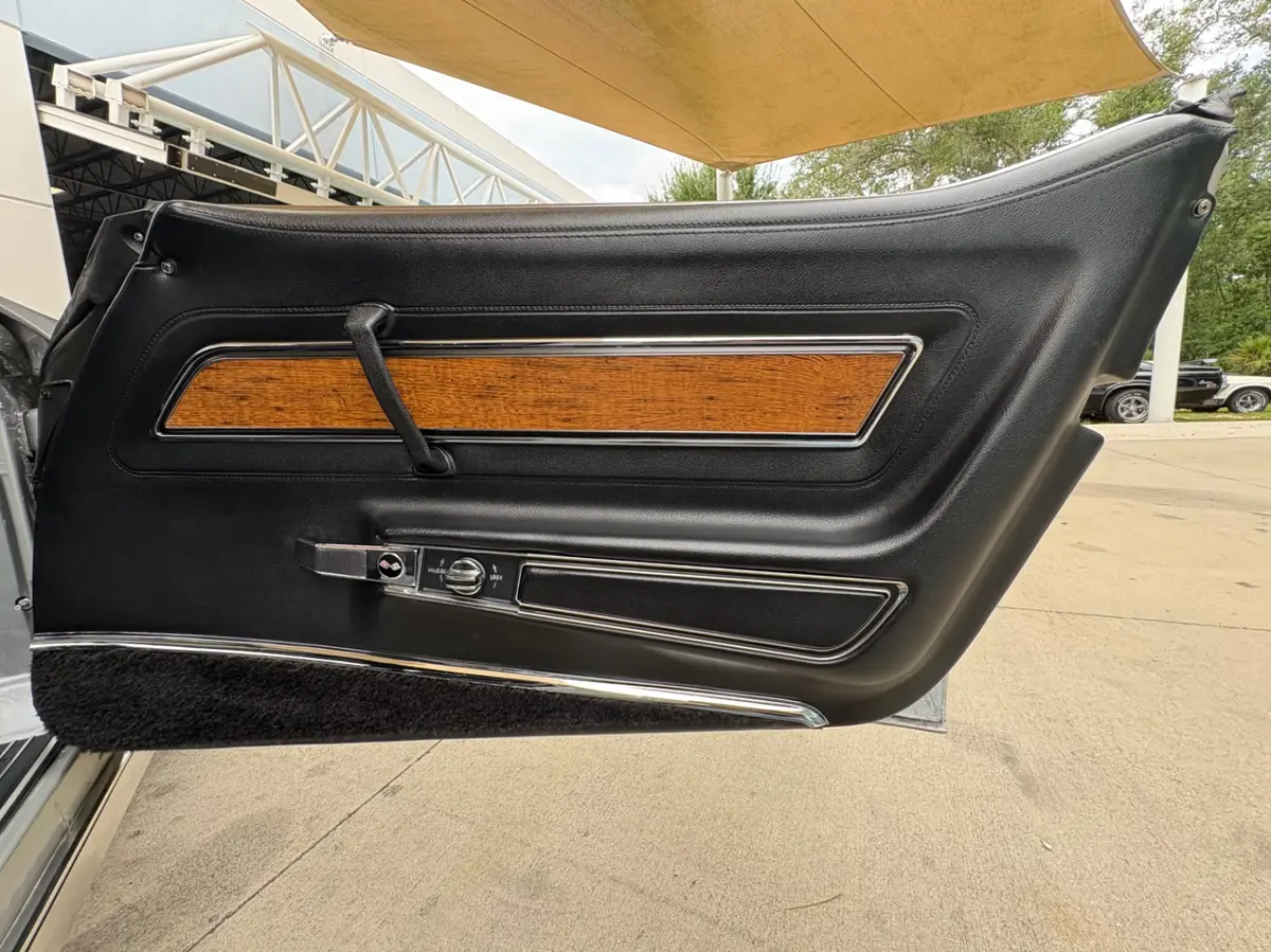 Vehicle photo 37