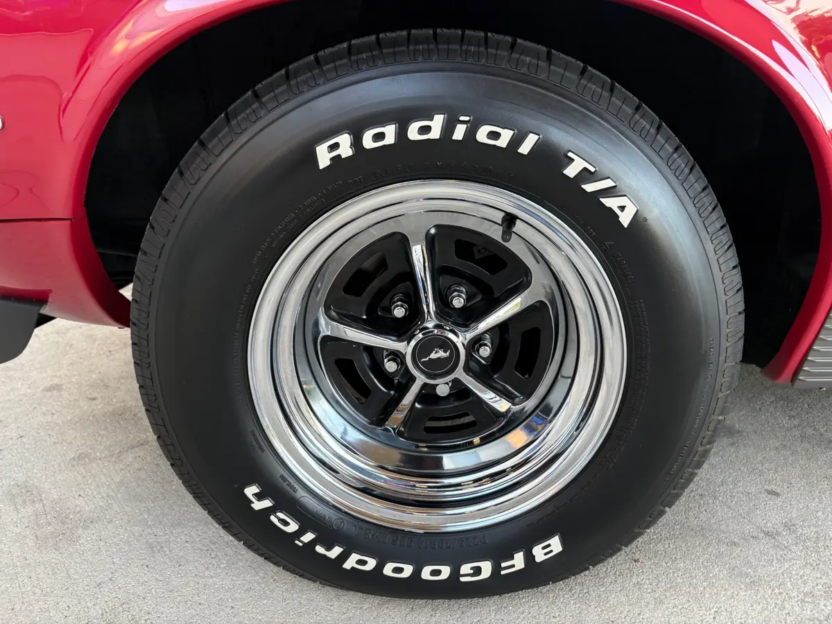 Vehicle photo 21