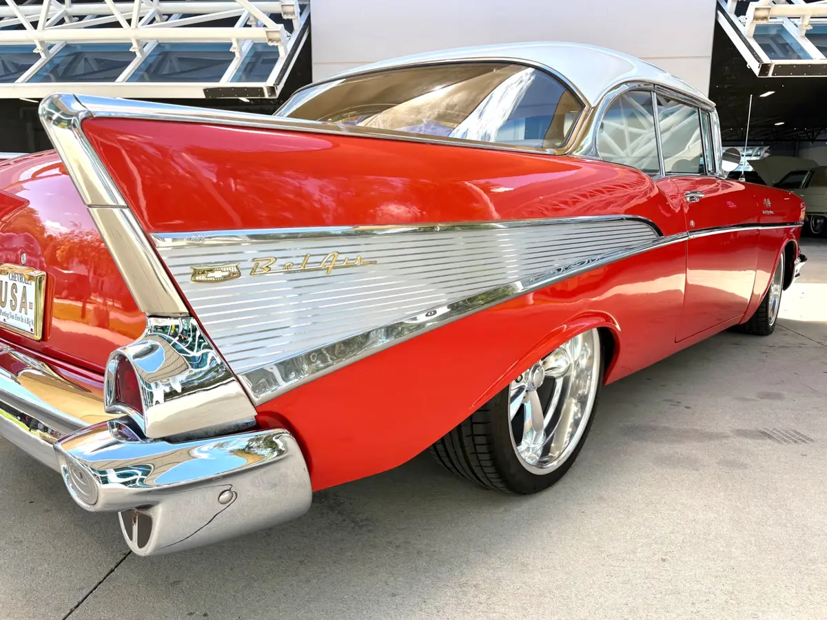 Vehicle photo 15