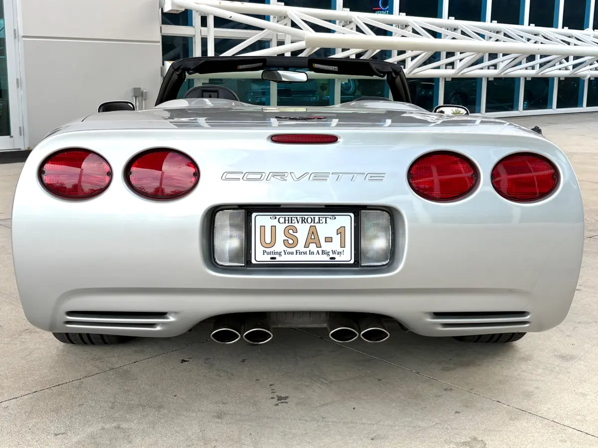 Vehicle photo 8