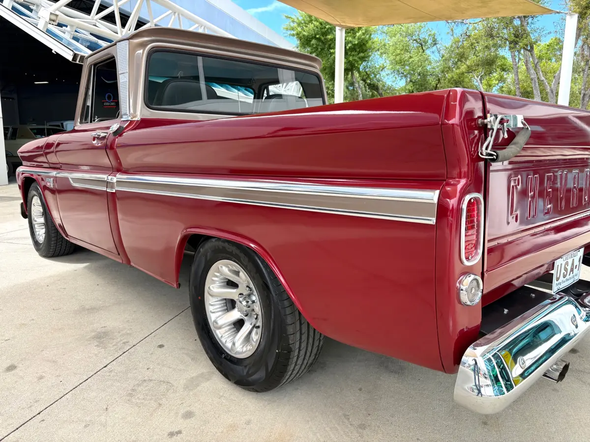 Vehicle photo 15