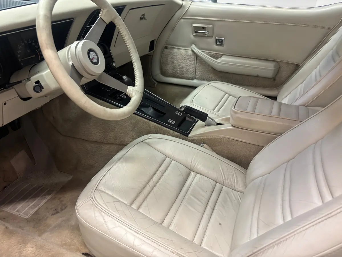 Vehicle photo 22