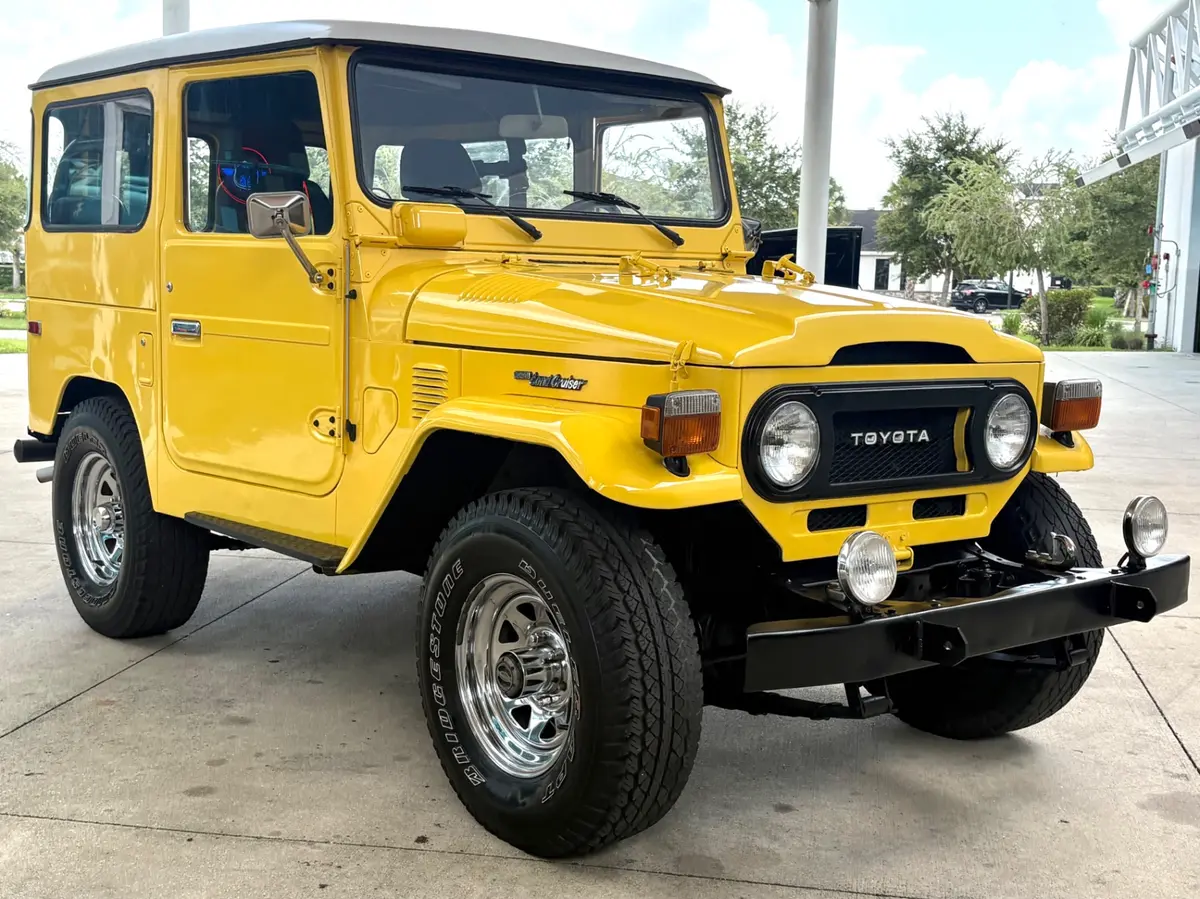 Vehicle photo 4