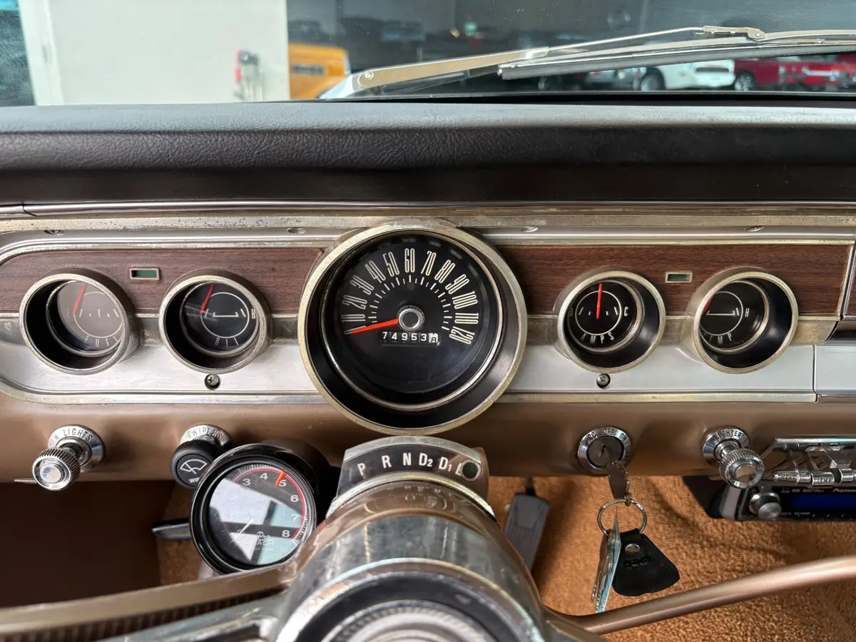 Vehicle photo 38