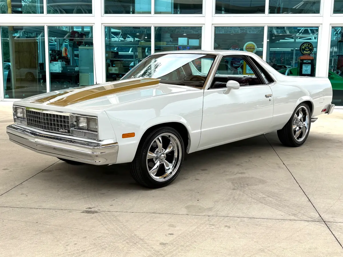 Vehicle photo 11