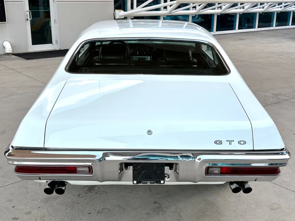 Vehicle photo 8