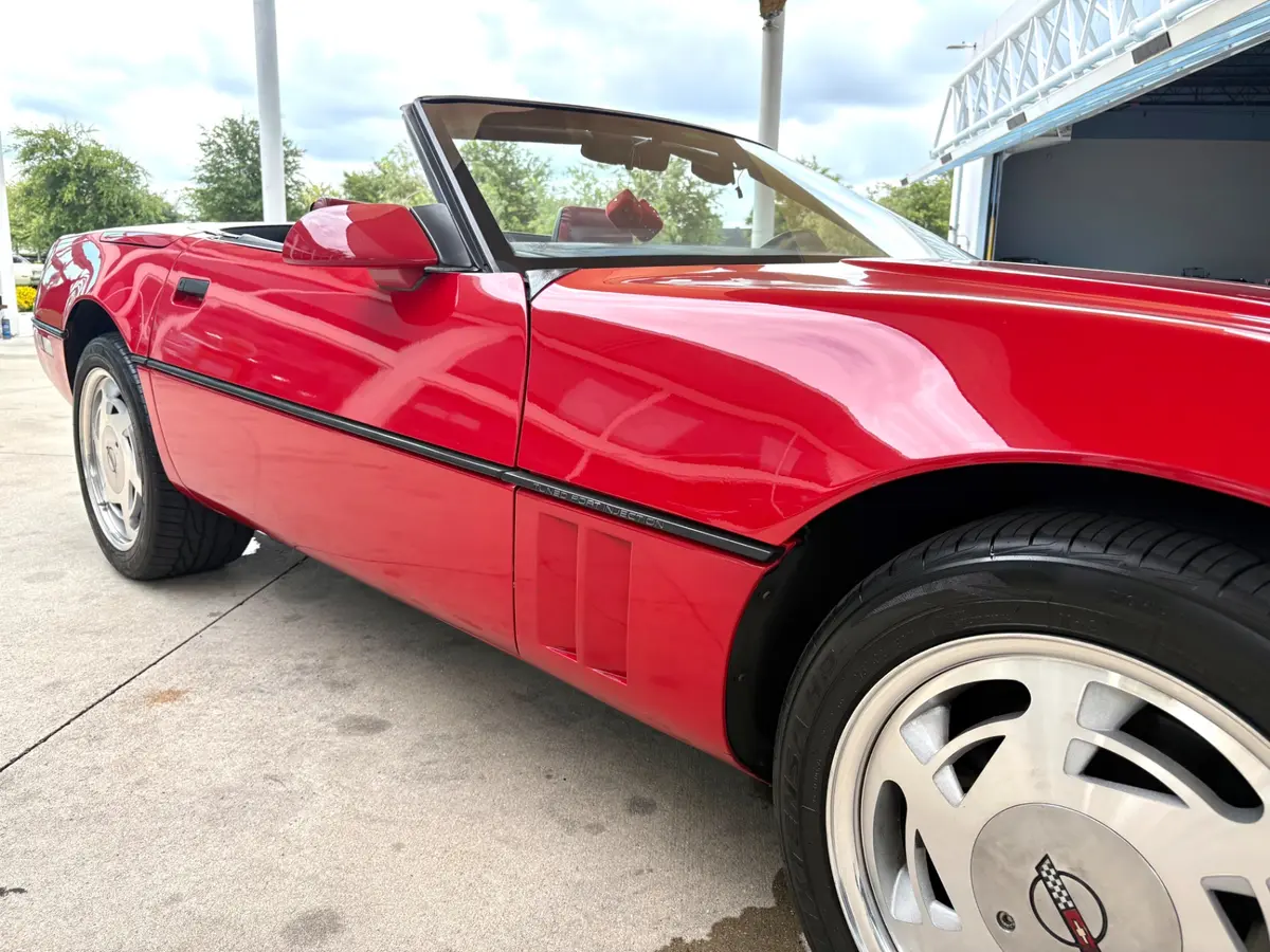 Vehicle photo 19
