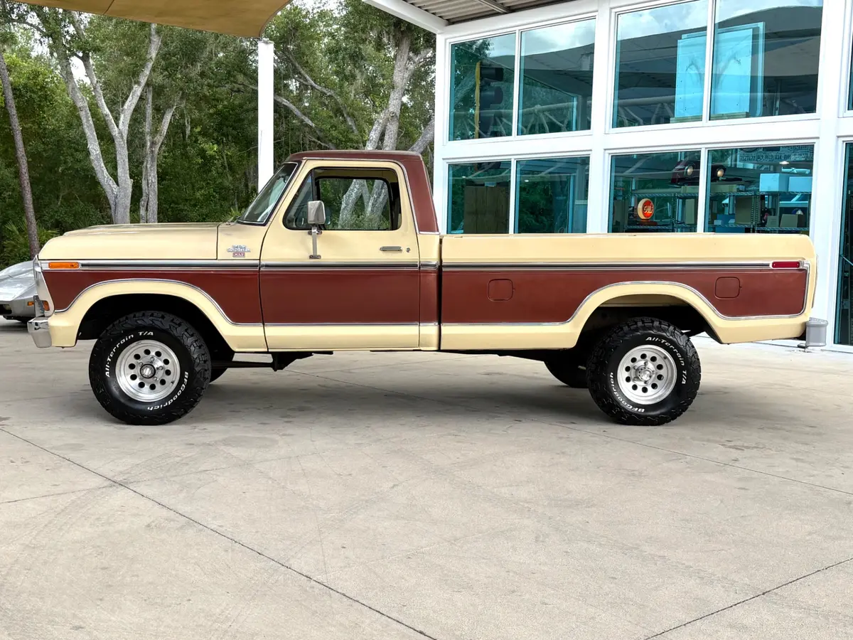 Vehicle photo 10