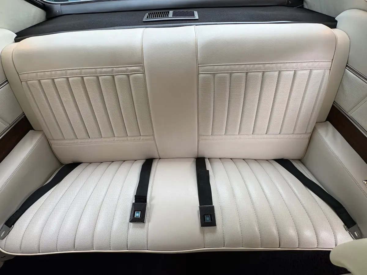 Vehicle photo 43