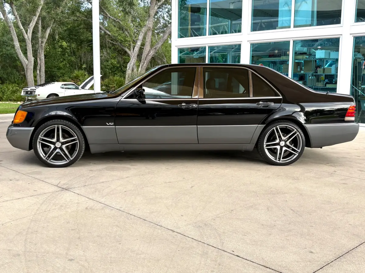 Vehicle photo 10