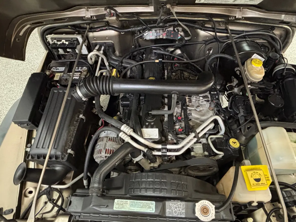 Vehicle photo 17