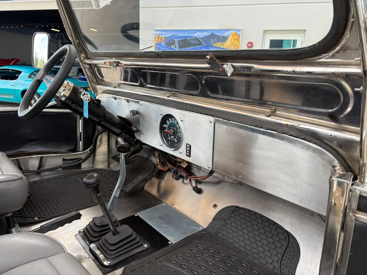 Vehicle photo 37