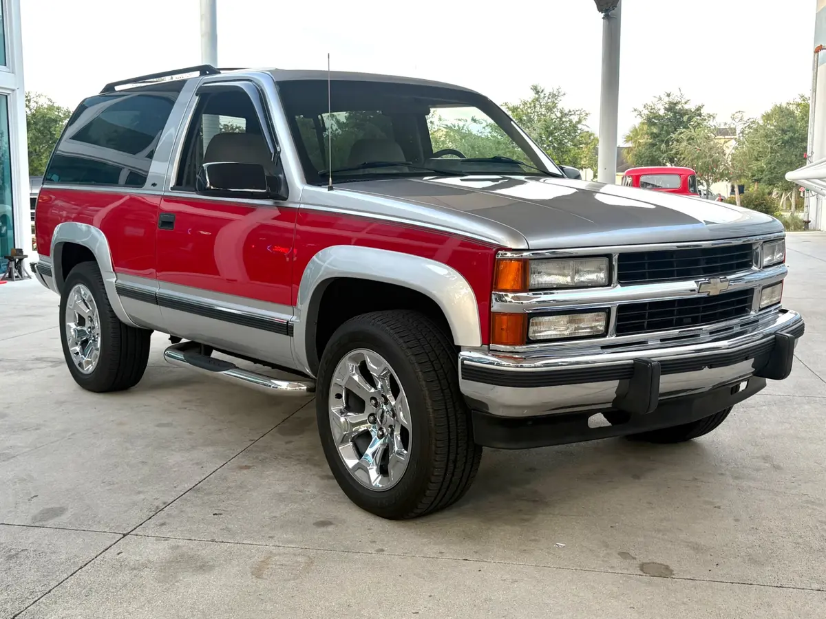 Vehicle photo 4