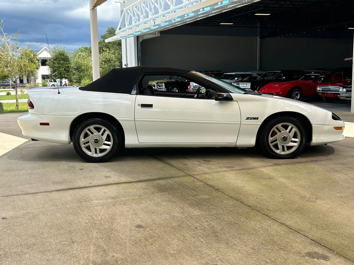 Vehicle photo 10