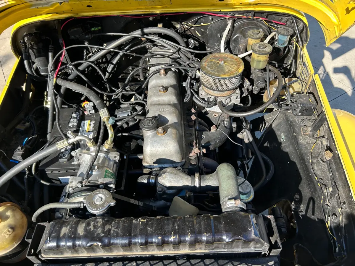 Vehicle photo 17