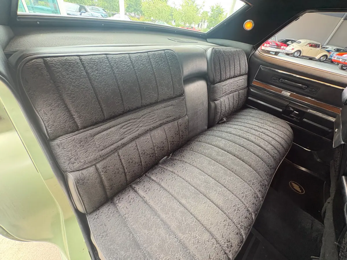 Vehicle photo 46