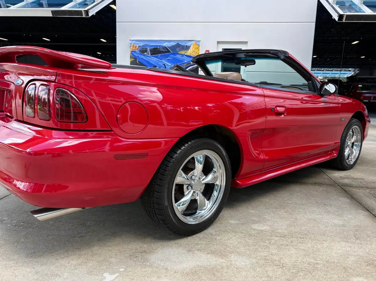Vehicle photo 16