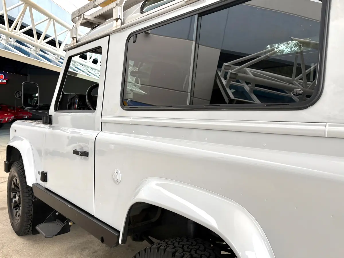 Vehicle photo 14