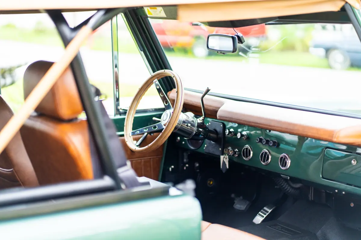 Vehicle photo 40